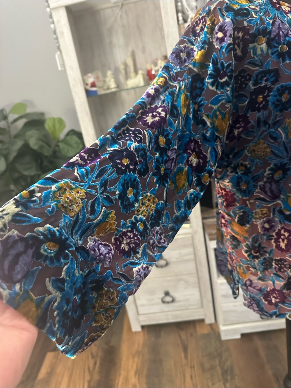 Soft Surroundings Blue-Multi Floral Velvet Burnout Long Sleeve PTP 23 - Picture 4 of 6